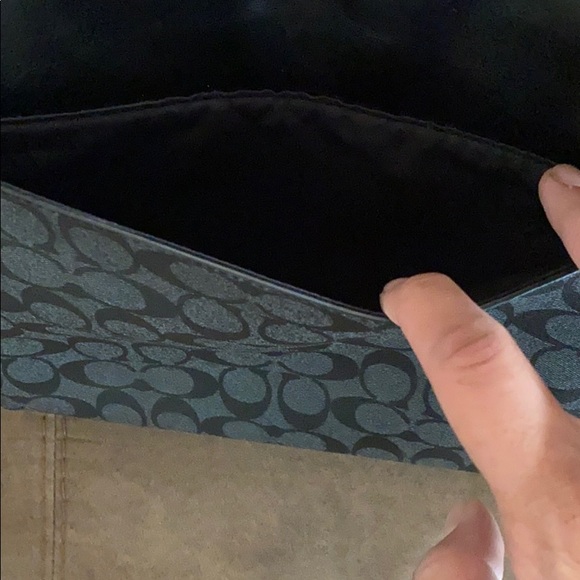 Men’s Coach messenger bag - Picture 3 of 5